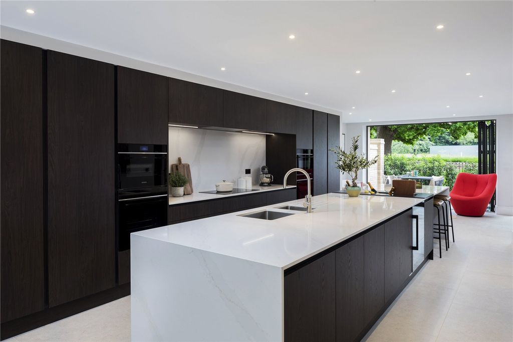 Property photo 3 of 13 The Crescent