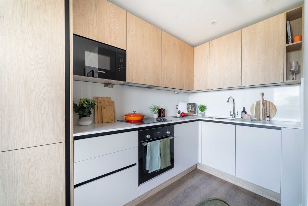 Property photo 3 of 7 Kitchen