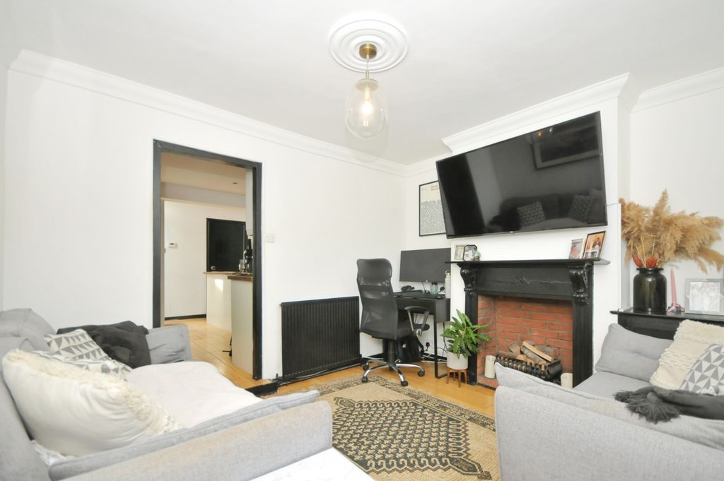 Property photo 3 of 18