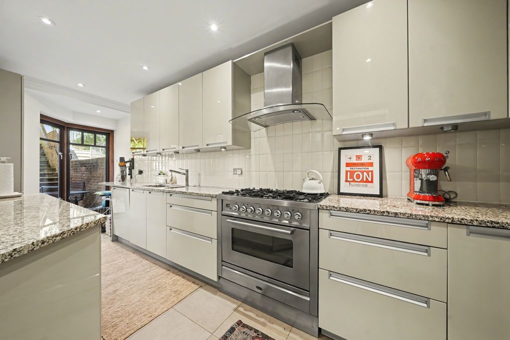 Property photo 3 of 8 4869815