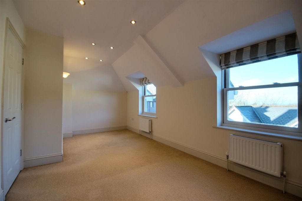 Property photo 2 of 5