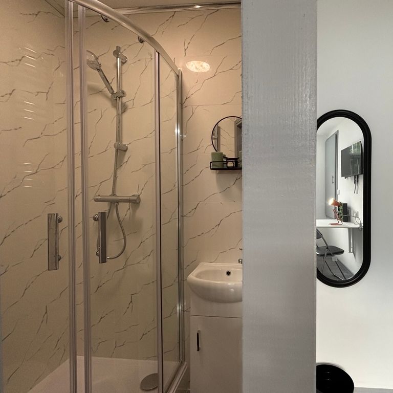 Property photo 2 of 7 Stunning Ensuite