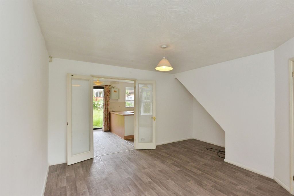 Property photo 2 of 21