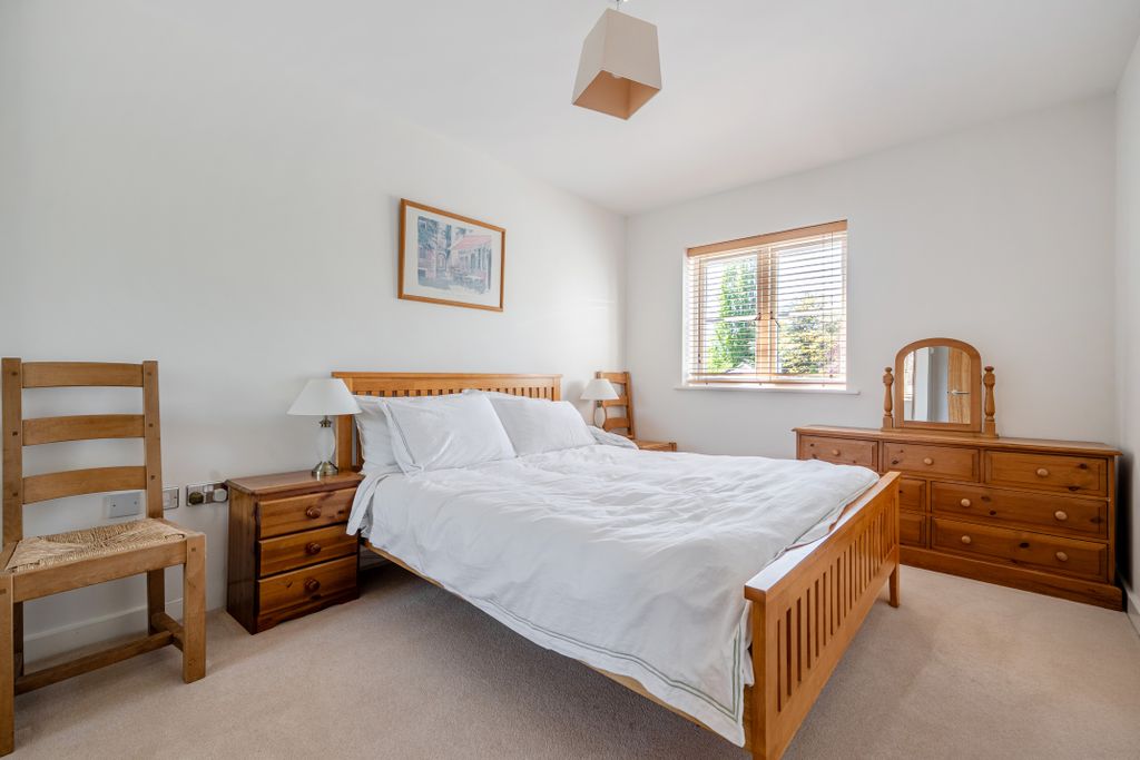Additional image 8 of 2 bed flat for saleLongworth Drive, Maidenhead SL6