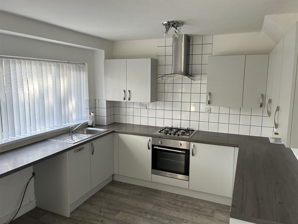 Property photo 3 of 14 Dining Kitchen