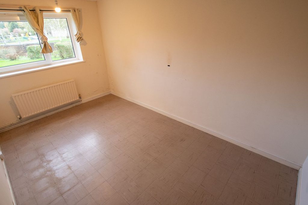 Property photo 3 of 6 Bedroom