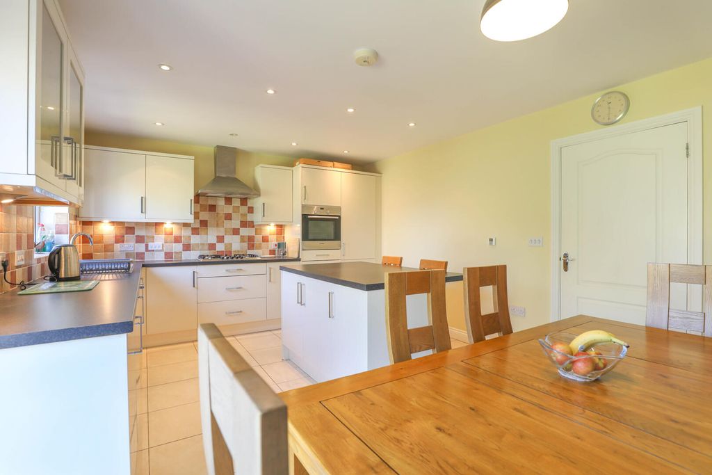 Property photo 1 of 19 Kitchen