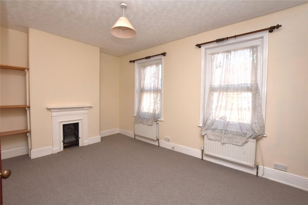 Property photo 3 of 10 Bedroom