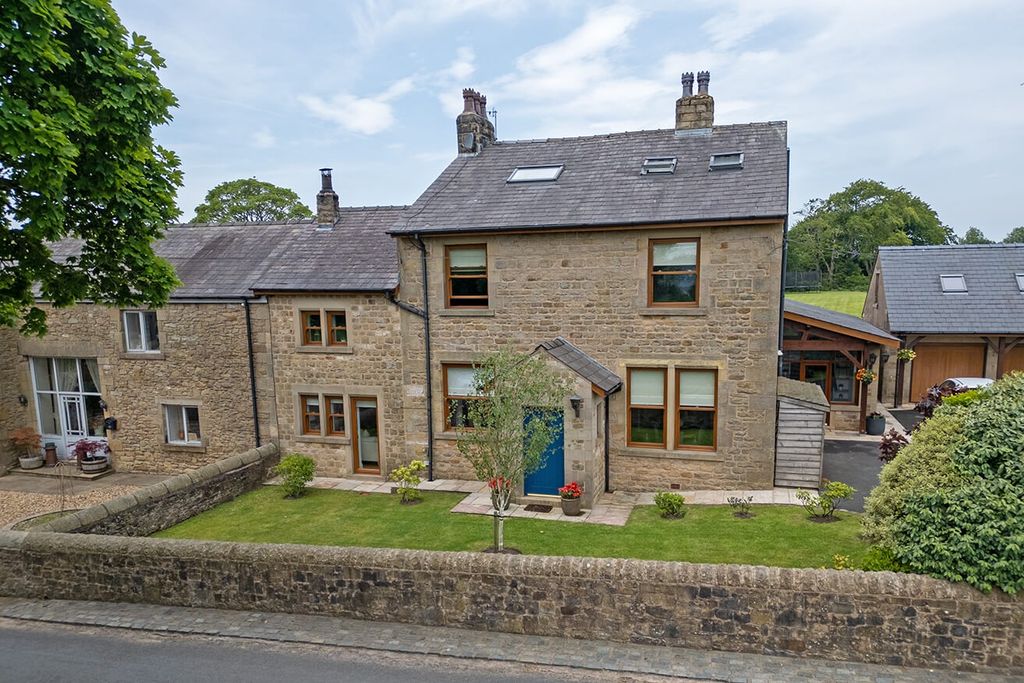 Property photo 3 of 41 4261877