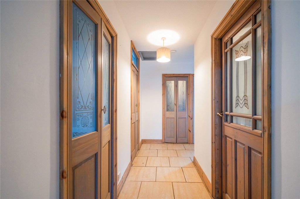 Property photo 2 of 15 Picture No. 20