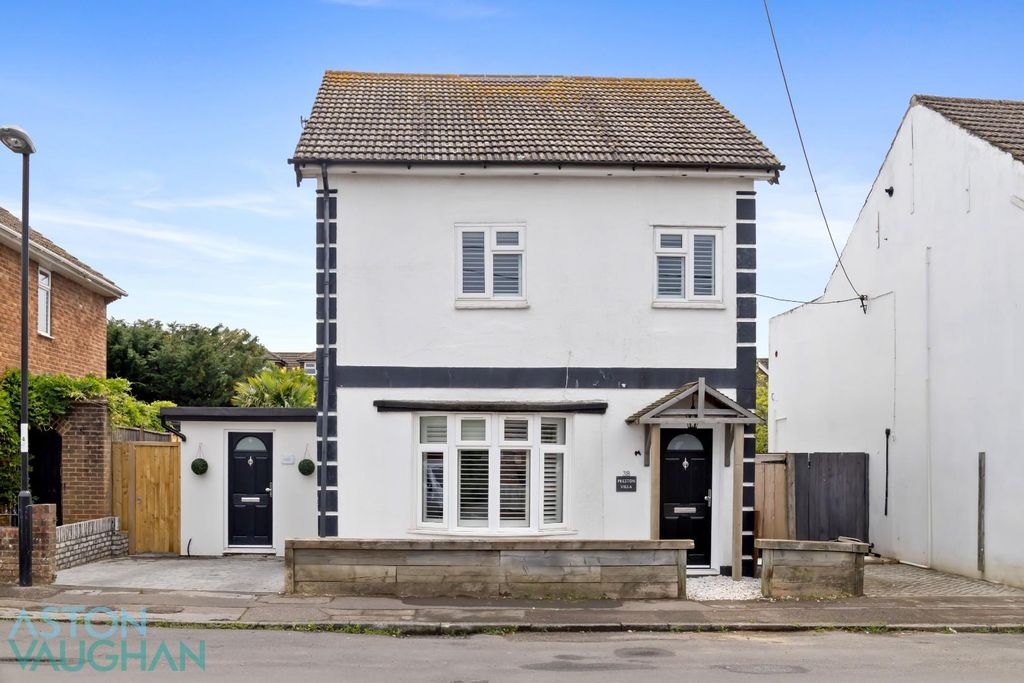 Property photo 1 of 24