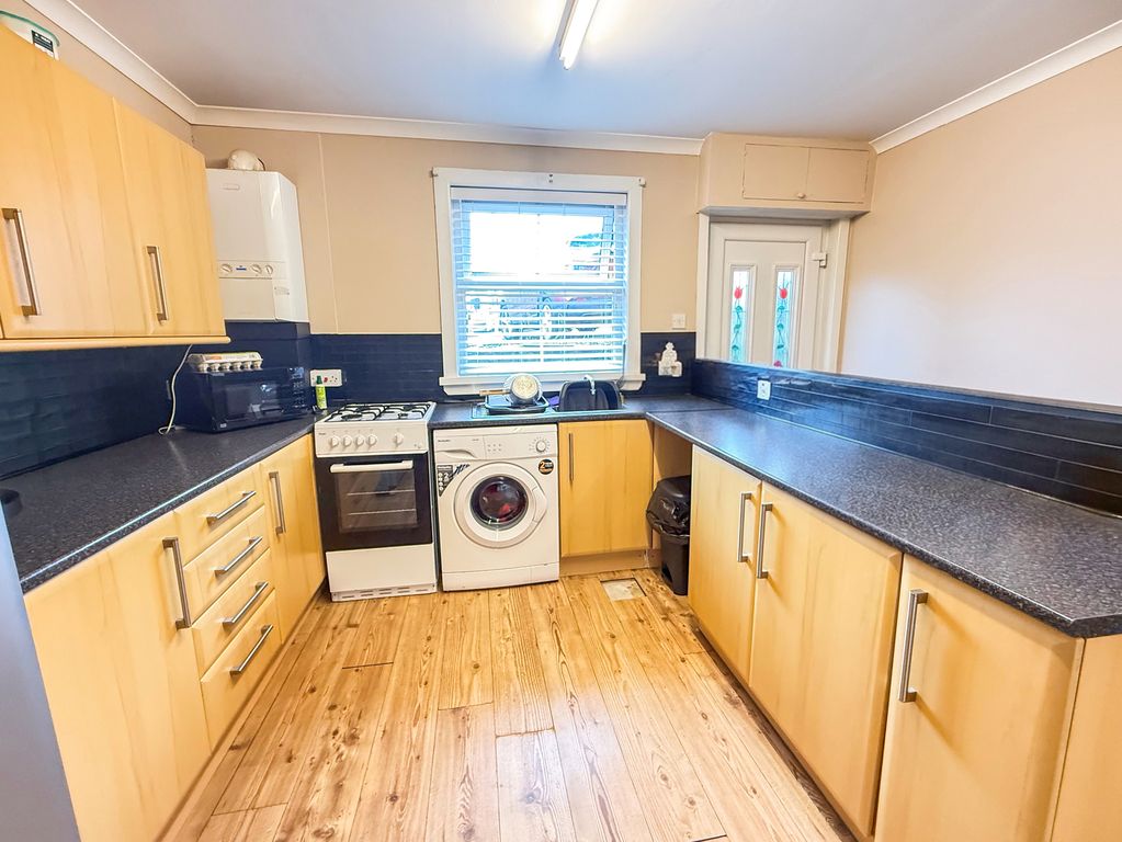 Property photo 2 of 6 Kitchen