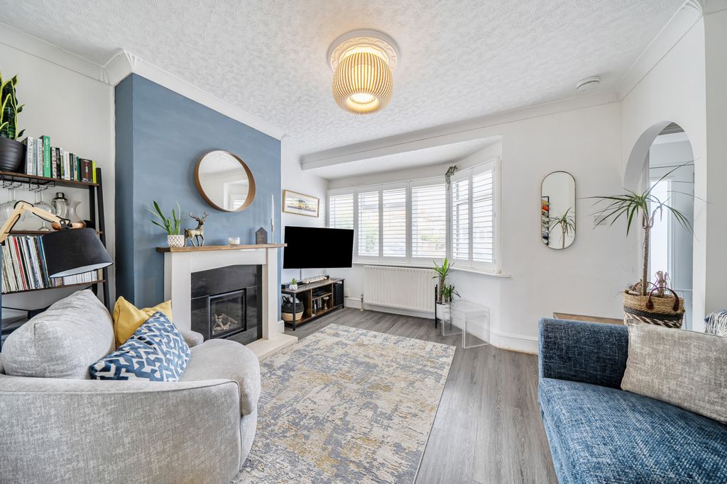 Property photo 2 of 20 1445930-1-69E6279...