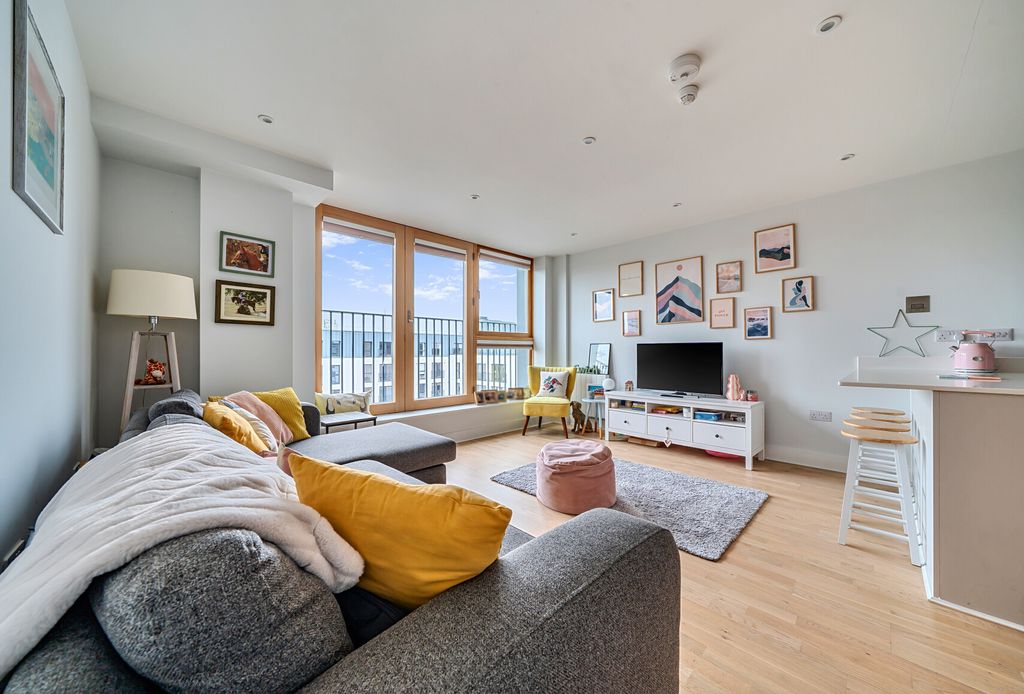 Property photo 1 of 16 1420721-13-69Aabf...