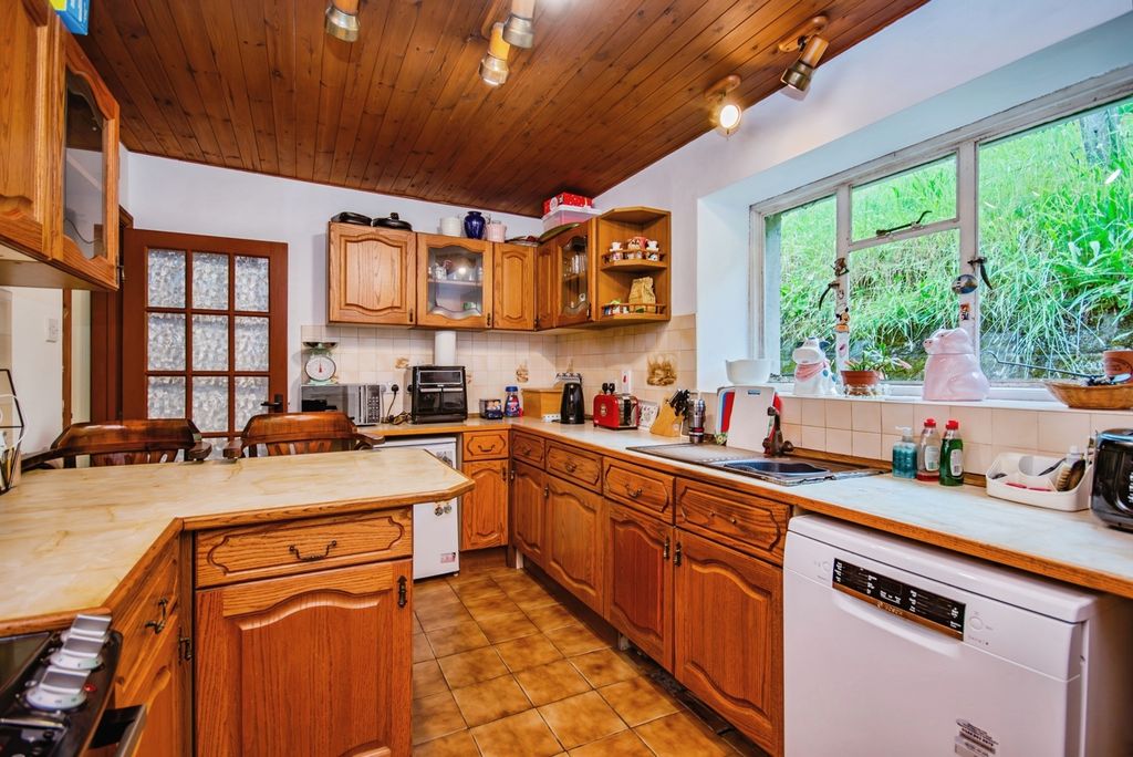 Property photo 3 of 17 Photo