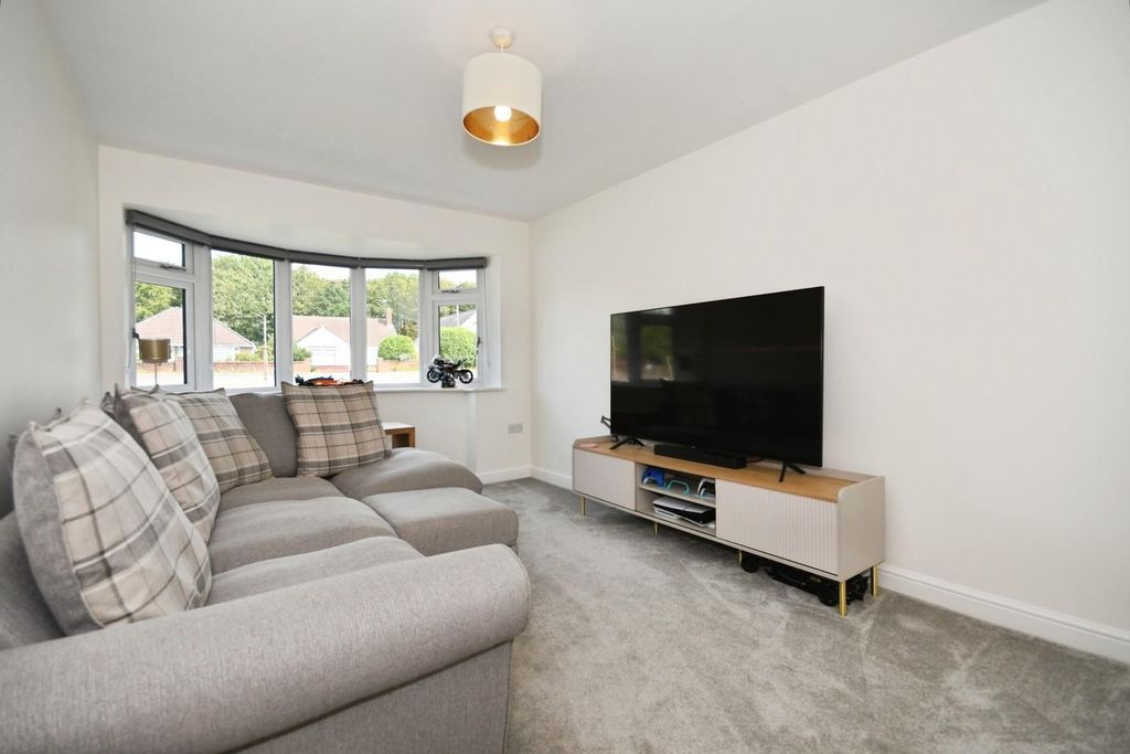 Property photo 3 of 18 Lounge.Jpg