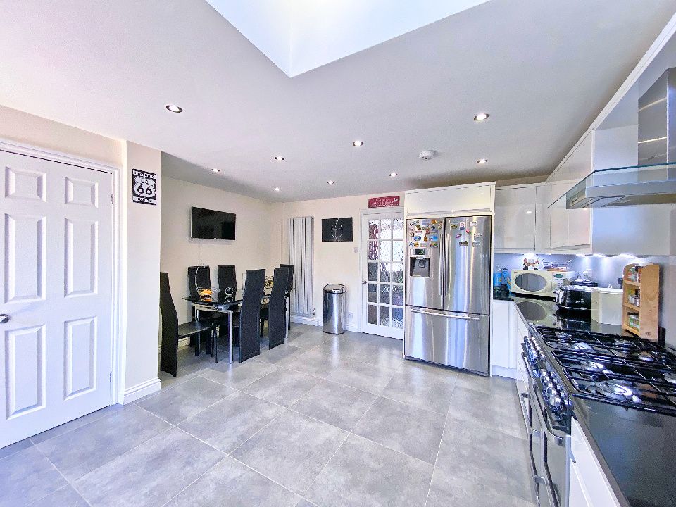 Property photo 3 of 13 4