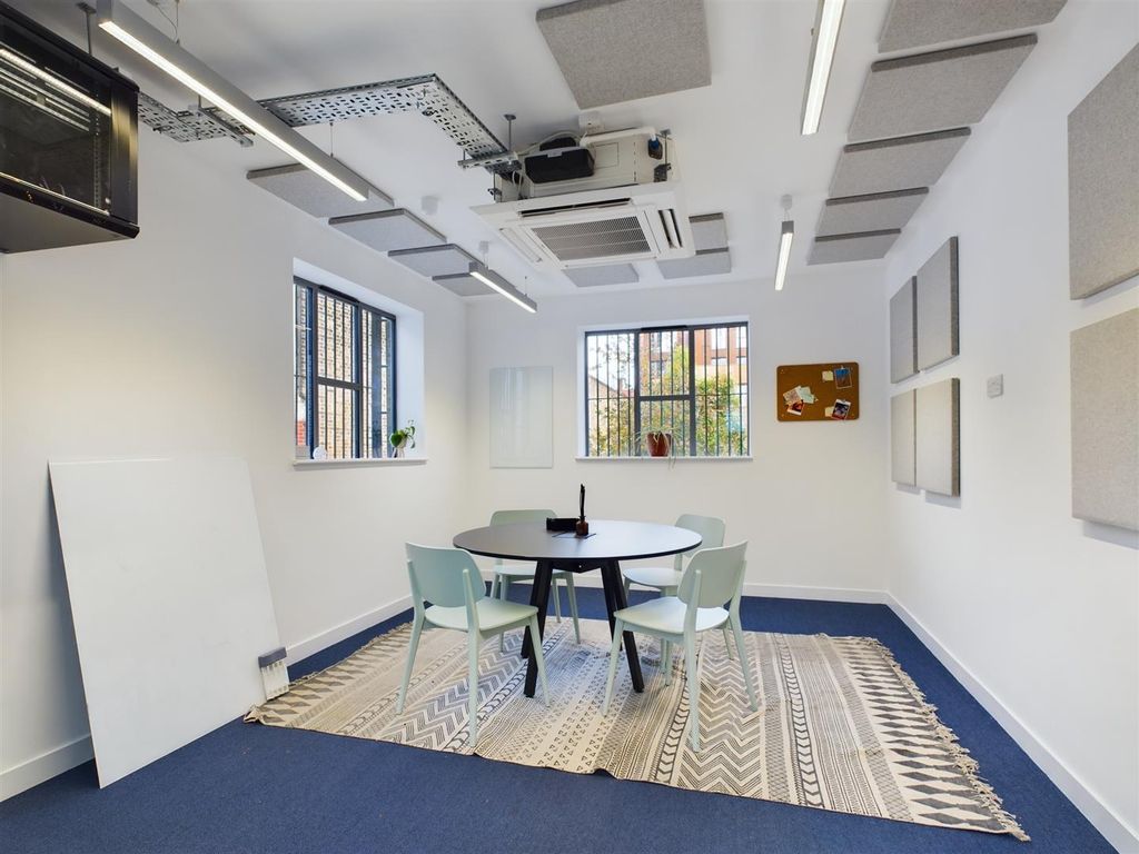 Property photo 3 of 9 Cam04237G0-Pr0035-Still001.Jpg