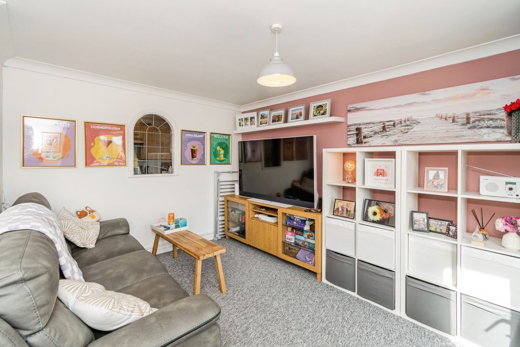 Property photo 2 of 17 Photo