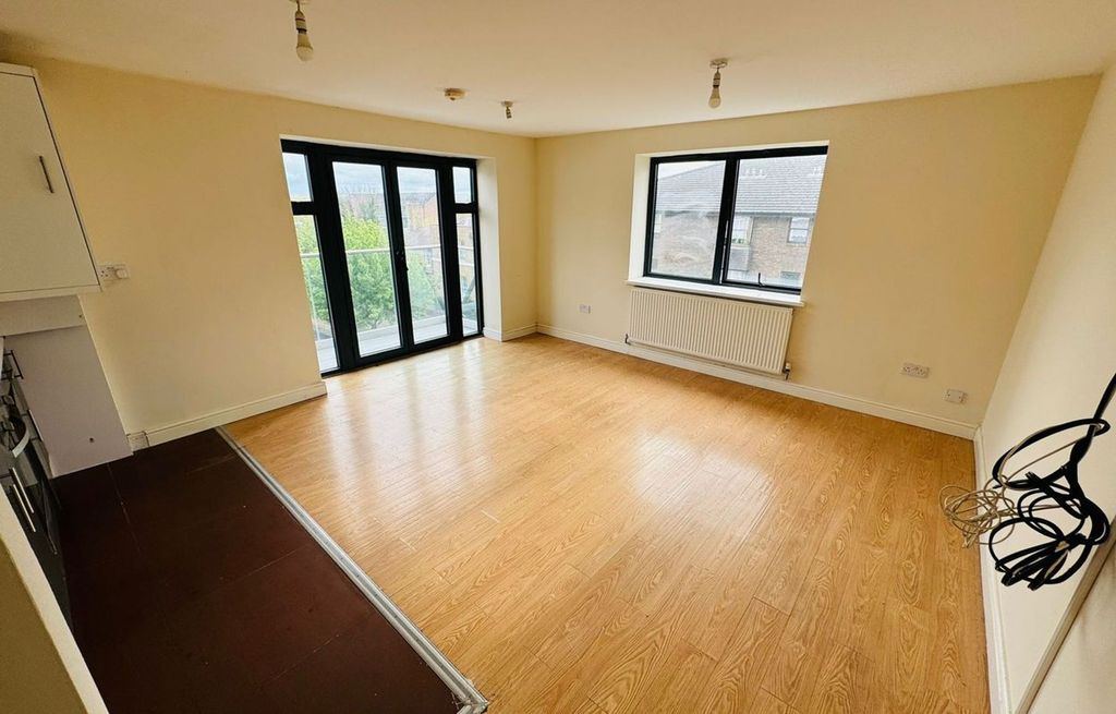 Property photo 3 of 8