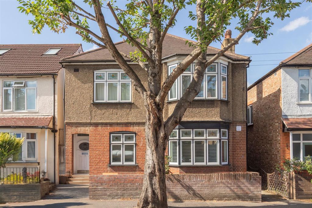Property photo 1 of 41 Northbank Road, E17