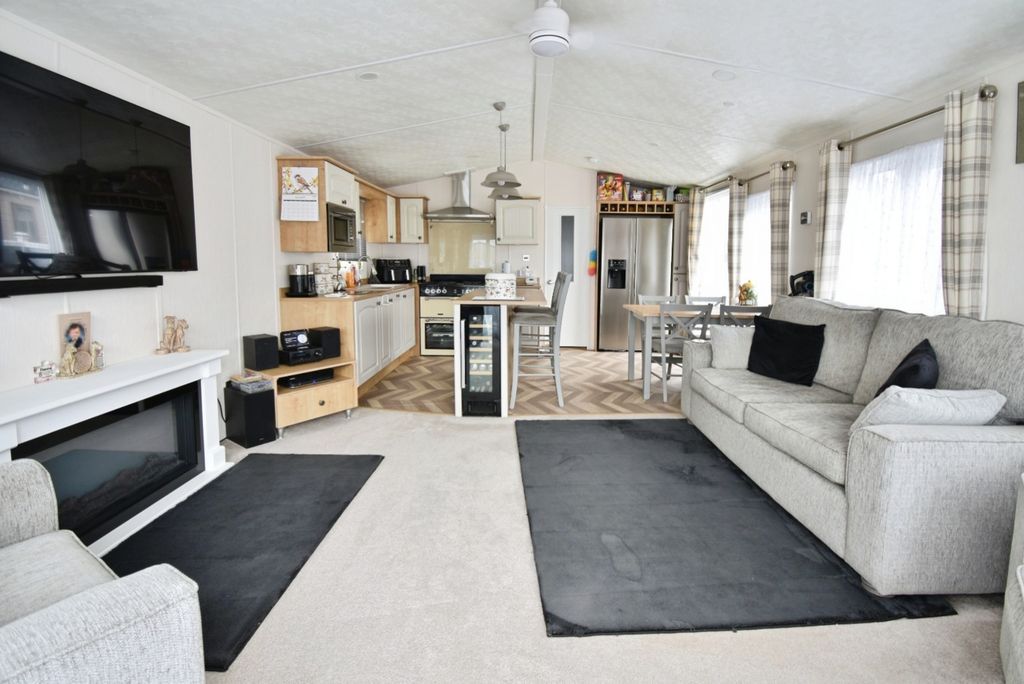 Property photo 3 of 13 5427084