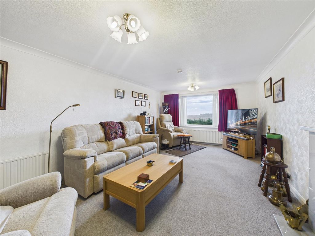 Property photo 3 of 17 Cam05476G0-Pr0080-Still021.Jpg