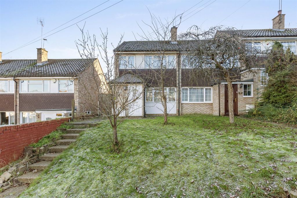 Property photo 1 of 16 35 Deangarden Rise, Hp11 1Rf-15.Jpg