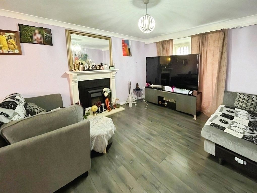 Property photo 2 of 12 Lounge/Diner