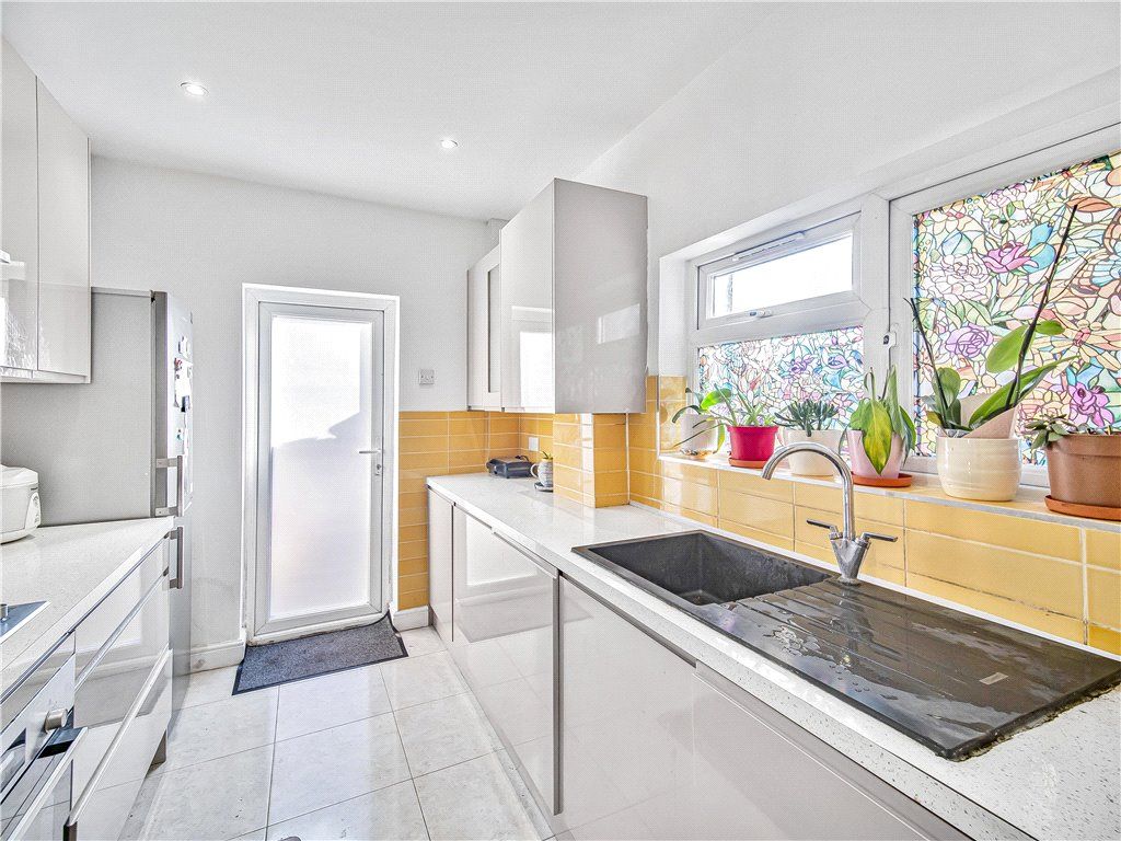 Property photo 2 of 18 Kitchen