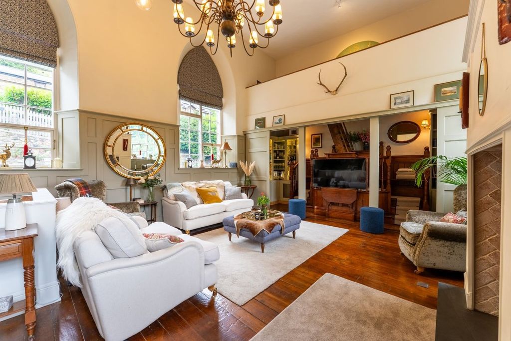 Property photo 2 of 32