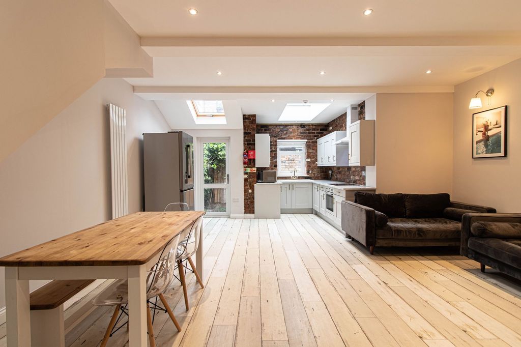 Property photo 1 of 9 Bright Open-Plan Living Area With A Modern Fitted ...