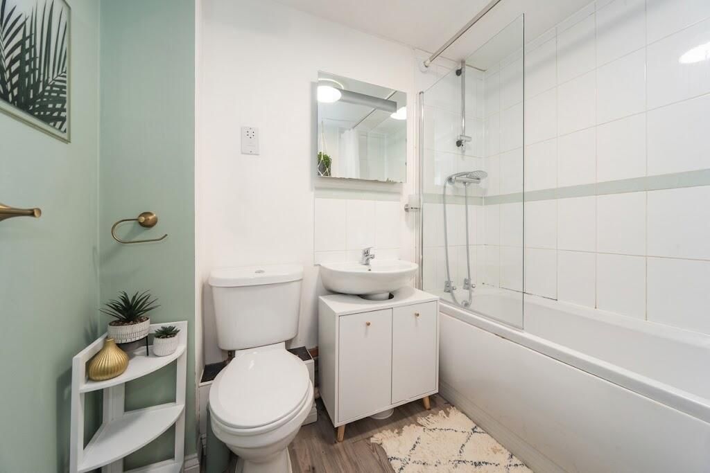 Property photo 2 of 6 Bathroom