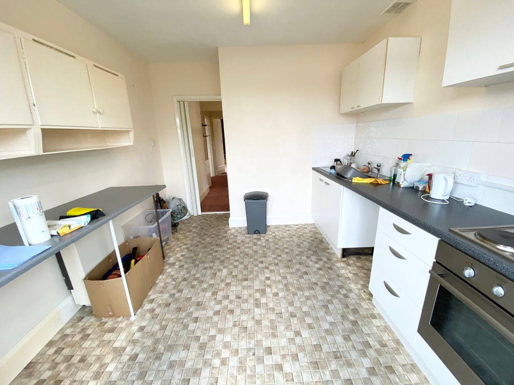 Property photo 3 of 6 Kitchen