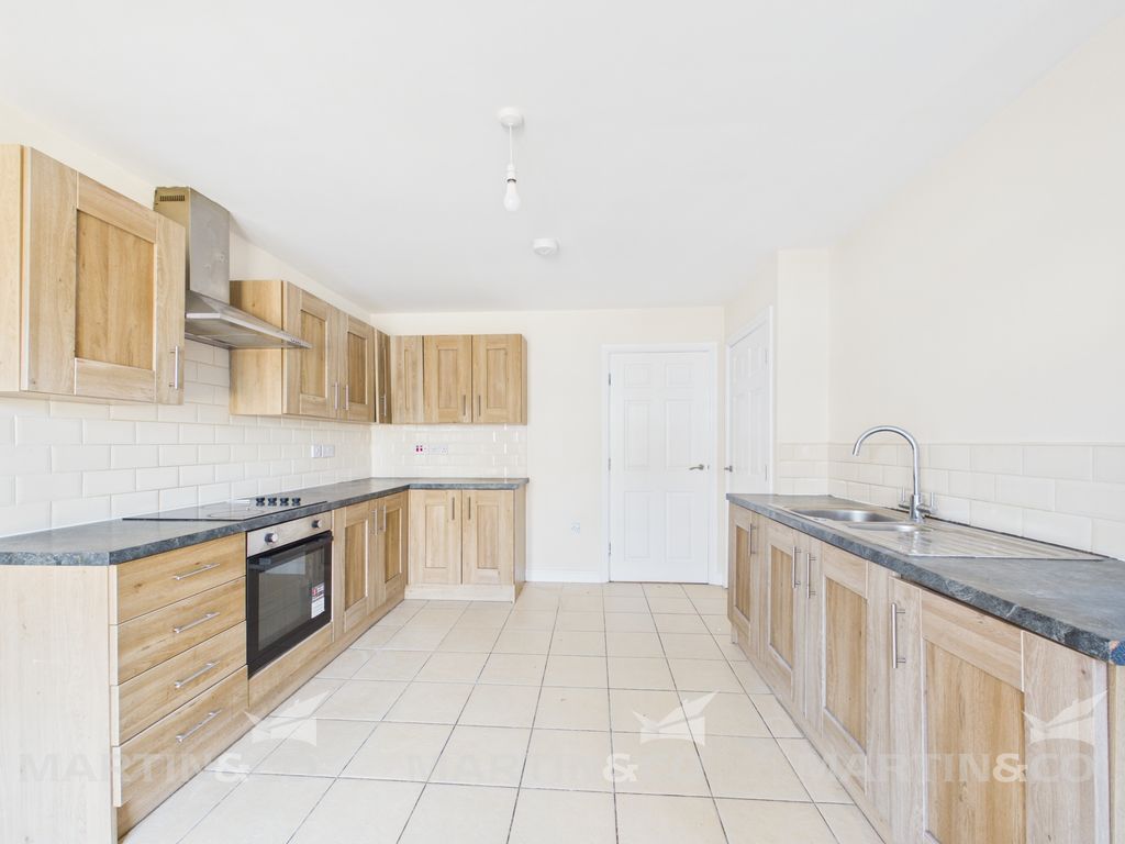 Property photo 3 of 15 Cam02406G0-Pr0655-Still002