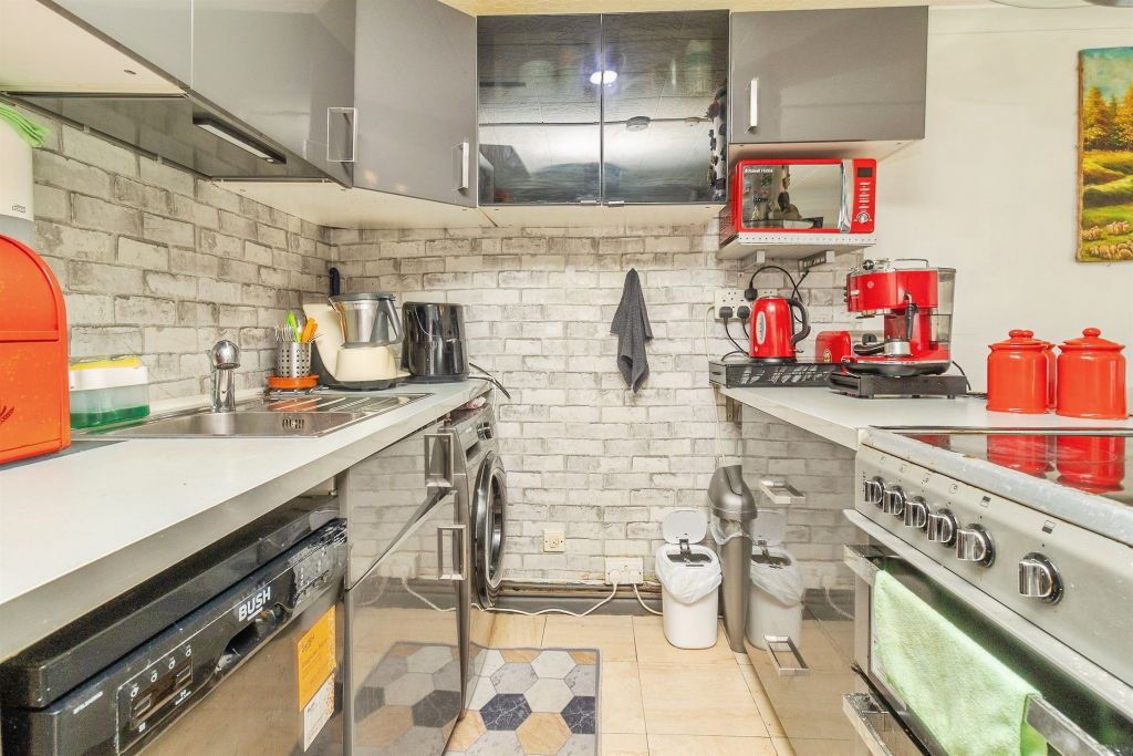 Property photo 3 of 18