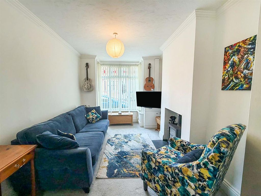 Property photo 2 of 14 Lounge