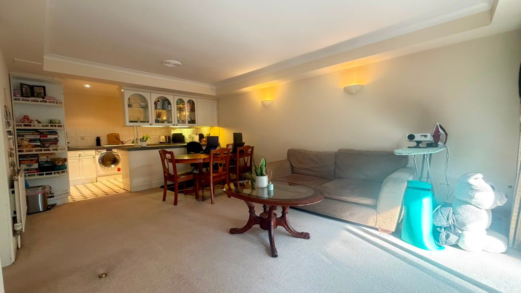Property photo 1 of 7 Bedroom 1