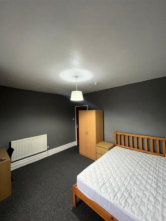 Property photo 2 of 4 Room 5 2.Jpeg