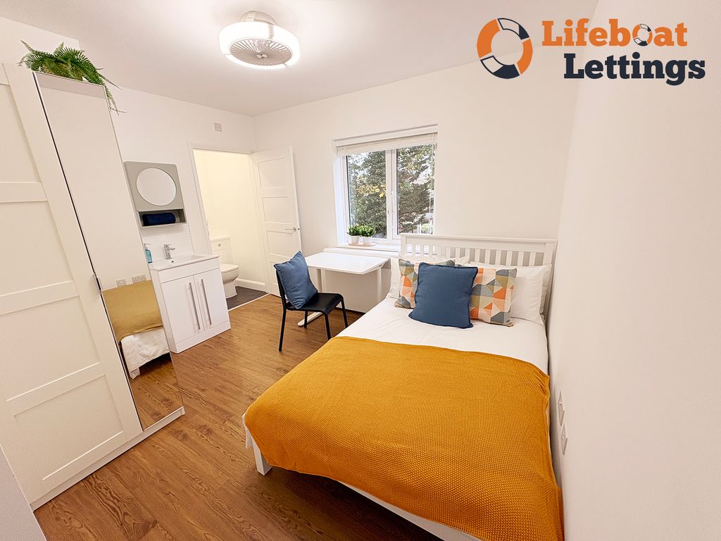 Property photo 3 of 9 Double Bedroom B