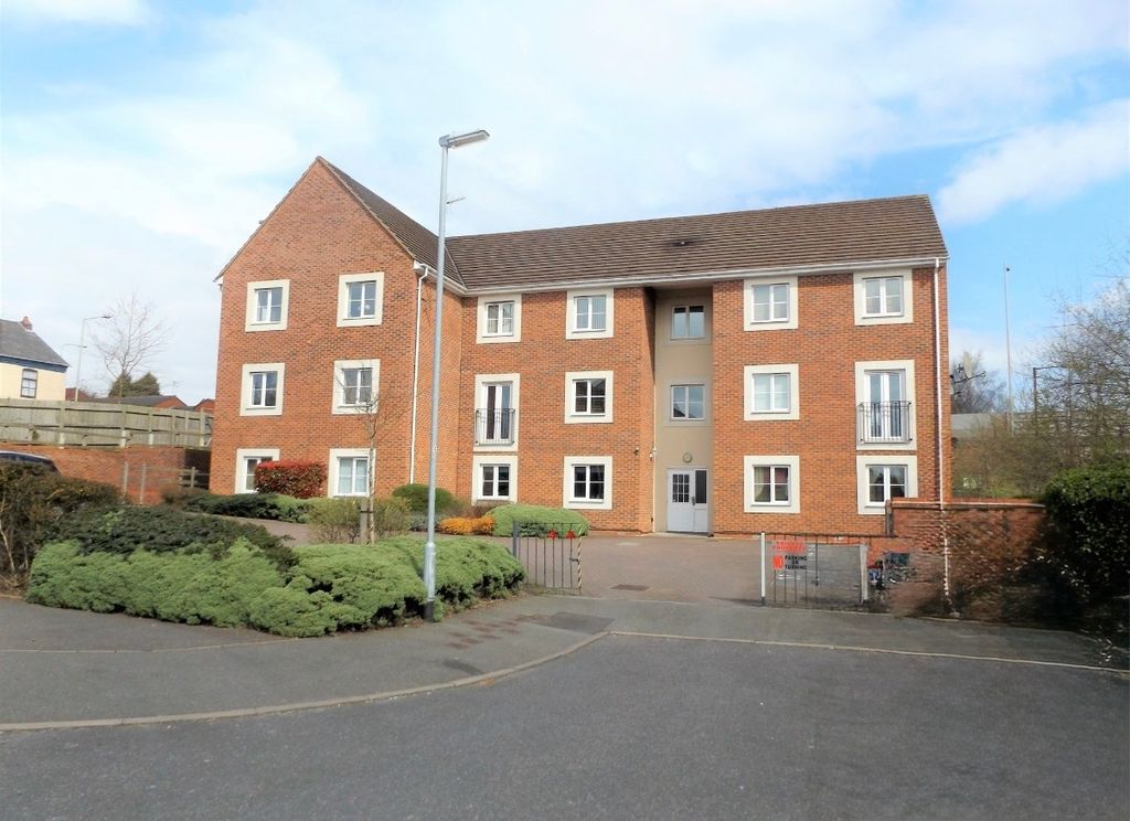 Property photo 1 of 12 Front & Car Park
