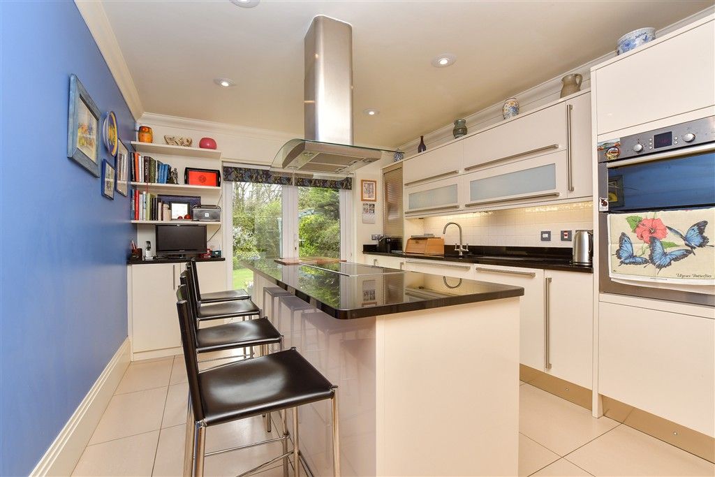 Property photo 3 of 16 Kitchen