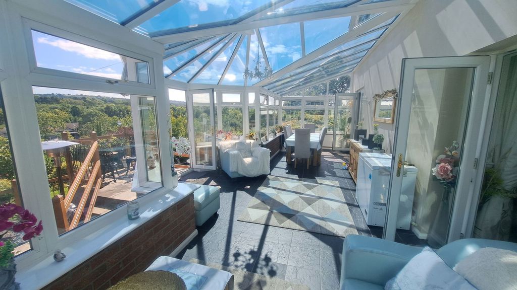 Property photo 2 of 40