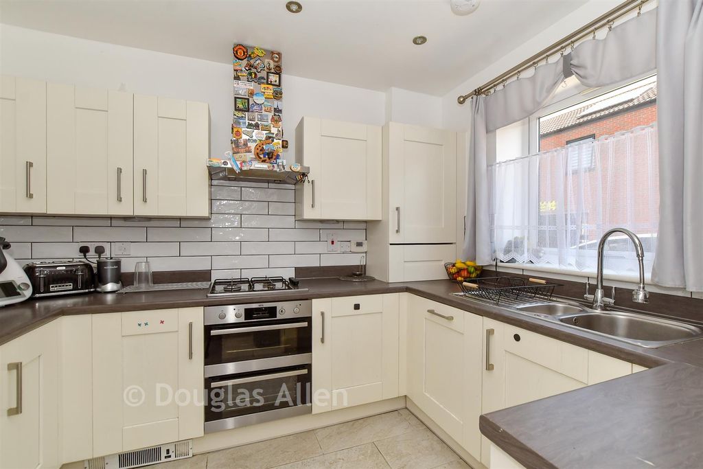 Property photo 2 of 14 Kitchen