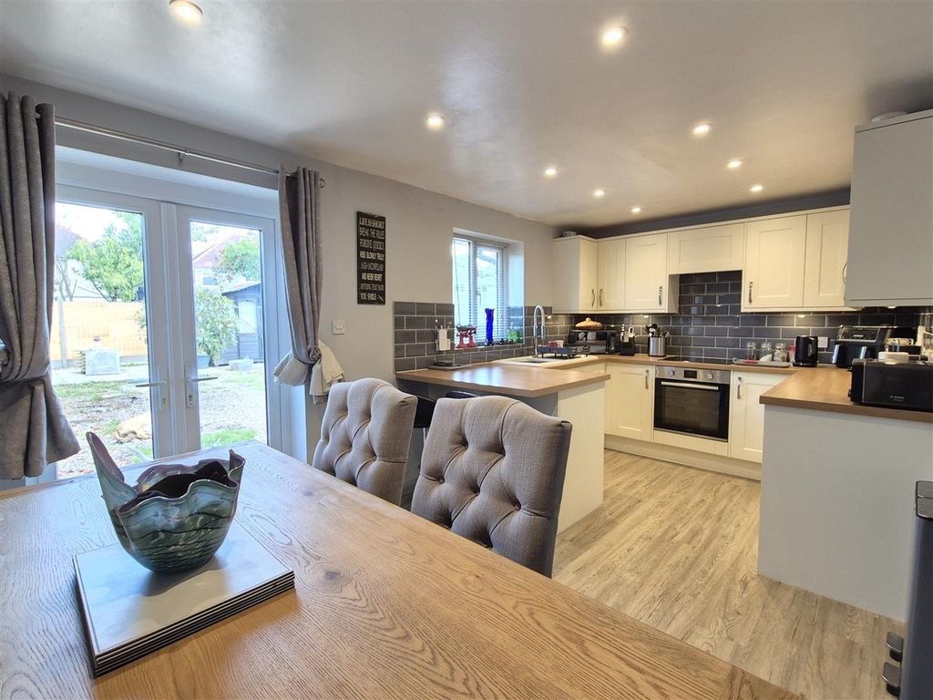 Property photo 2 of 18 Kitchen/Diner