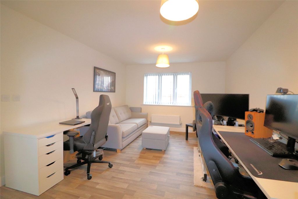 Property photo 2 of 15 Picture No. 19