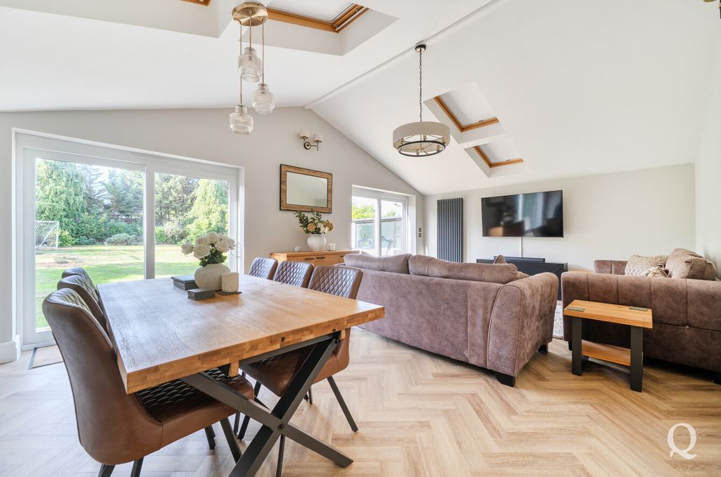 Property photo 2 of 36 780E92c4-995d-463...