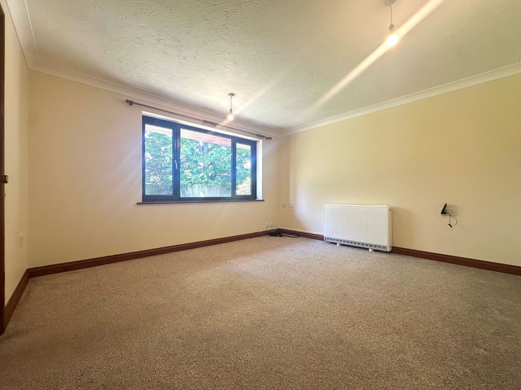 Property photo 3 of 8 Picture No. 13