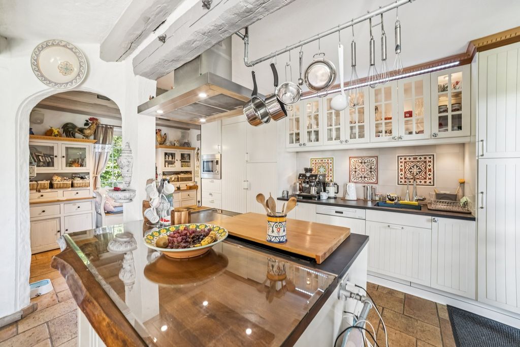 Property photo 3 of 10