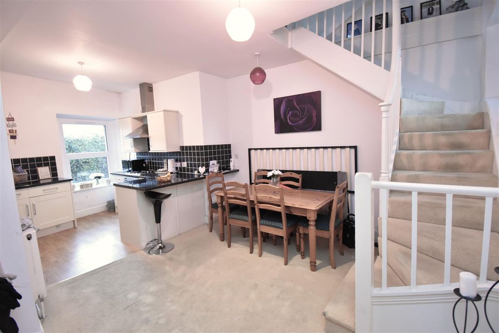 Property photo 2 of 14 Kitchendiner.Jpg